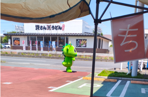 さいたま市PRキャラクター『ヌゥ』道路際でアピール